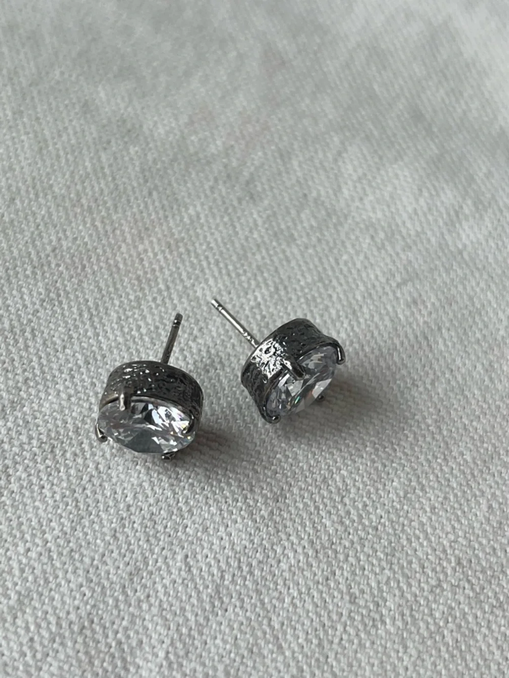 Silpada Crown Jewel Stud Earrings. Retired. - Picture 5 of 5